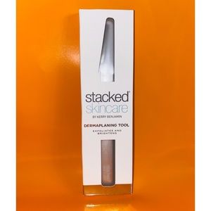Brand new StackedSkincare Dermaplaning tool 🤩